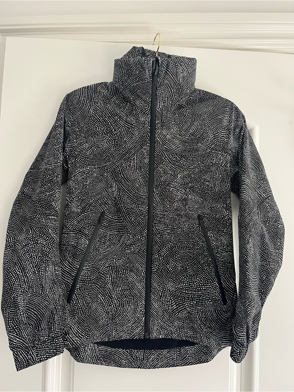 Lululemon Black Jacket with White Dot, has lining for a bit warmer layer